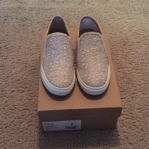BNIB Lucky Brand Lailom slides size 6